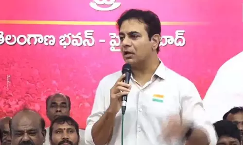 केसीआर पर शासन न कर पाने का आरोप: KTR केसीआर पर शासन न कर पाने का आरोप: KTR