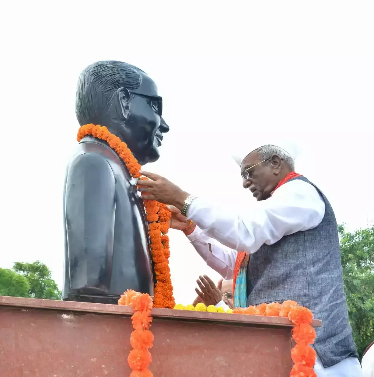 Jaipur: डॉ. भीमराव आंबेडकर को राज्यपाल ने किया सम्मानित