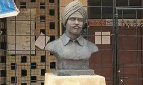 शहीद Karnail Singh Isru को पुष्पांजलि अर्पित की गई शहीद Karnail Singh Isru को पुष्पांजलि अर्पित की गई