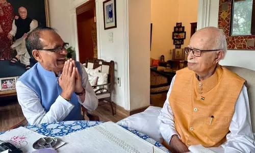 केंद्रीय मंत्री शिवराज सिंह चौहान ने स्वतंत्रता दिवस पर लालकृष्ण आडवाणी से लिया आशीर्वाद केंद्रीय मंत्री शिवराज सिंह चौहान ने स्वतंत्रता दिवस पर लालकृष्ण आडवाणी से लिया आशीर्वाद