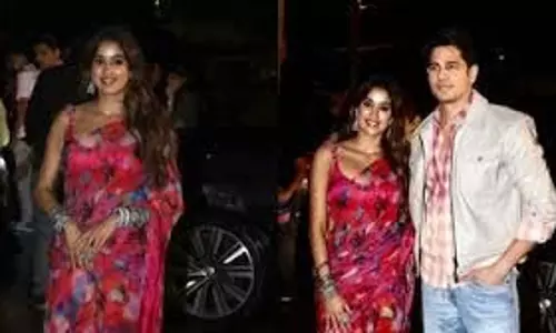 Param Sundari : अवतार में जान्हवी, फ्लोरल साड़ी ने बढ़ाया चार्म