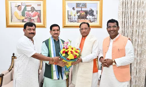मुख्यमंत्री निवास में सांसद और विधायक ने की विष्णुदेव साय से सौजन्य भेंट मुख्यमंत्री निवास में सांसद और विधायक ने की विष्णुदेव साय से सौजन्य भेंट
