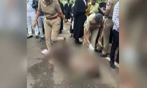 हिरासत में लिए जाने के बाद लड़की ने अदालत भवन से छलांग लगा दी
