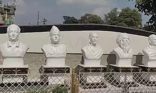 स्वतंत्रता दिवस से पहले विद्वानों की प्रतिमाएं गायब! स्वतंत्रता दिवस से पहले विद्वानों की प्रतिमाएं गायब!