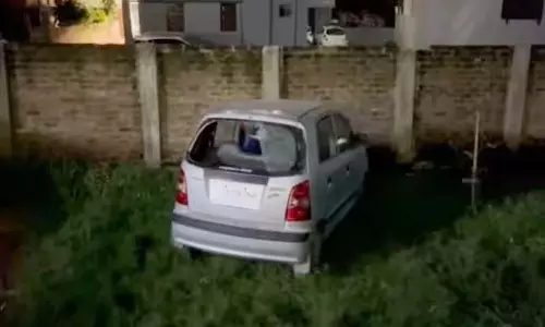 BIG BREAKING: कार से भाई-बहन का शव बरामद, हत्या या हादसा? जांच में जुटी पुलिस BIG BREAKING: कार से भाई-बहन का शव बरामद, हत्या या हादसा? जांच में जुटी पुलिस