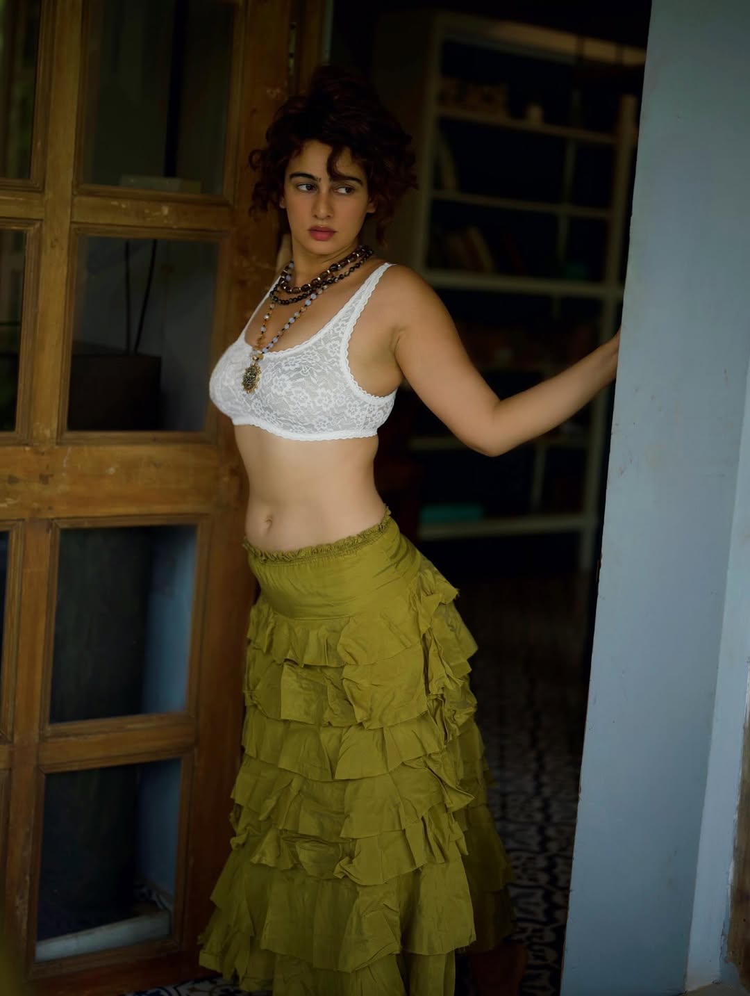 मेघा शुक्ला ने फ्लॉन्ट किया फिगर