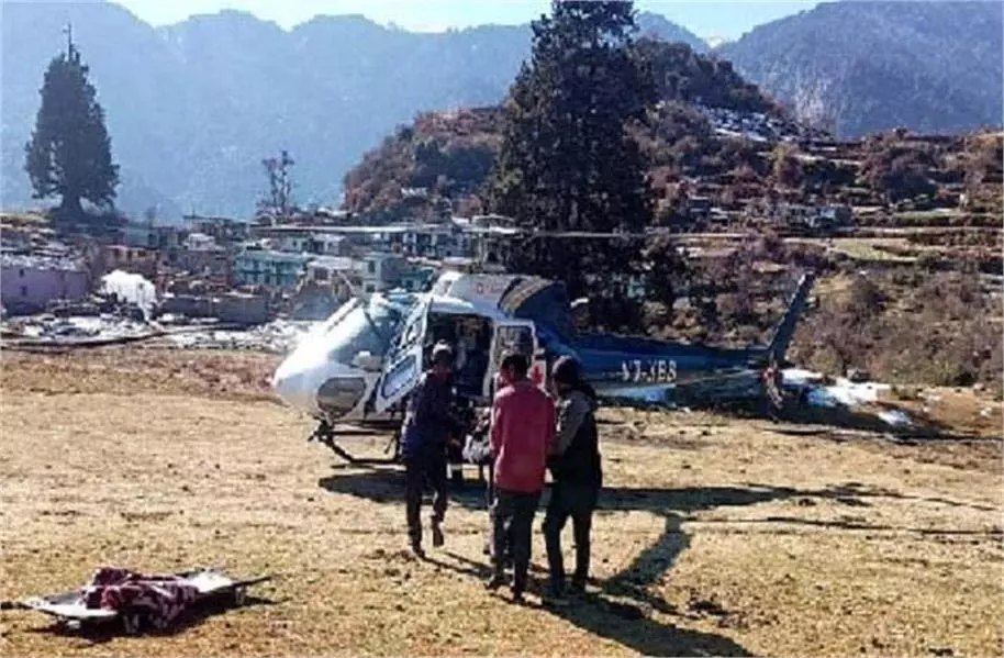 Uttarakhand: गर्भवती महिला की अचानक बिगड़ी तबीयत, स्वास्थ्य सेवा बनी जीवन रक्षक Uttarakhand: गर्भवती महिला की अचानक बिगड़ी तबीयत, स्वास्थ्य सेवा बनी जीवन रक्षक