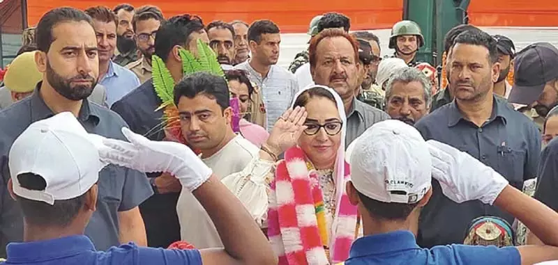 दरख्शां अंद्राबी ने श्रीनगर में वक्फ बोर्ड स्वतंत्रता दिवस समारोह की अध्यक्षता की दरख्शां अंद्राबी ने श्रीनगर में वक्फ बोर्ड स्वतंत्रता दिवस समारोह की अध्यक्षता की