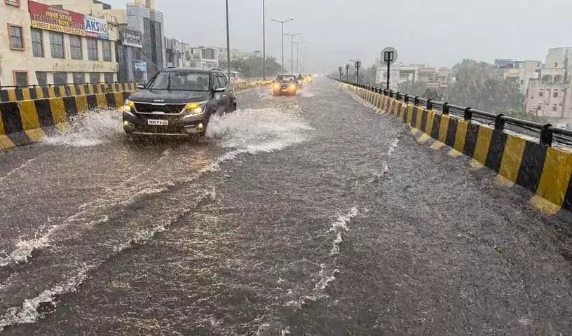 Hyderabad और आसपास के जिलों में रात भर व्यापक मध्यम बारिश हुई Hyderabad और आसपास के जिलों में रात भर व्यापक मध्यम बारिश हुई