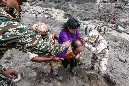 Kishtwar accident: तीसरे दिन भी रेस्क्यू जारी, 60 की मौत, 100+ घायल Kishtwar accident: तीसरे दिन भी रेस्क्यू जारी, 60 की मौत, 100+ घायल