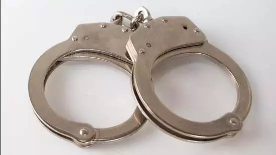 Mumbai: गिरफ्तार बांग्लादेशी महिला जेजे अस्पताल से भागी Mumbai: गिरफ्तार बांग्लादेशी महिला जेजे अस्पताल से भागी