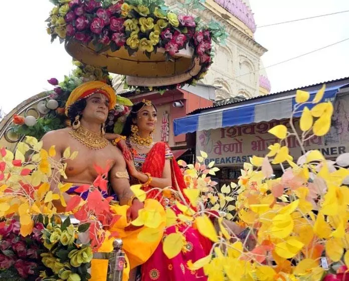 Krishna Janmashtami की पूर्व संध्या पर निकाली गई भव्य शोभा यात्रा Krishna Janmashtami की पूर्व संध्या पर निकाली गई भव्य शोभा यात्रा