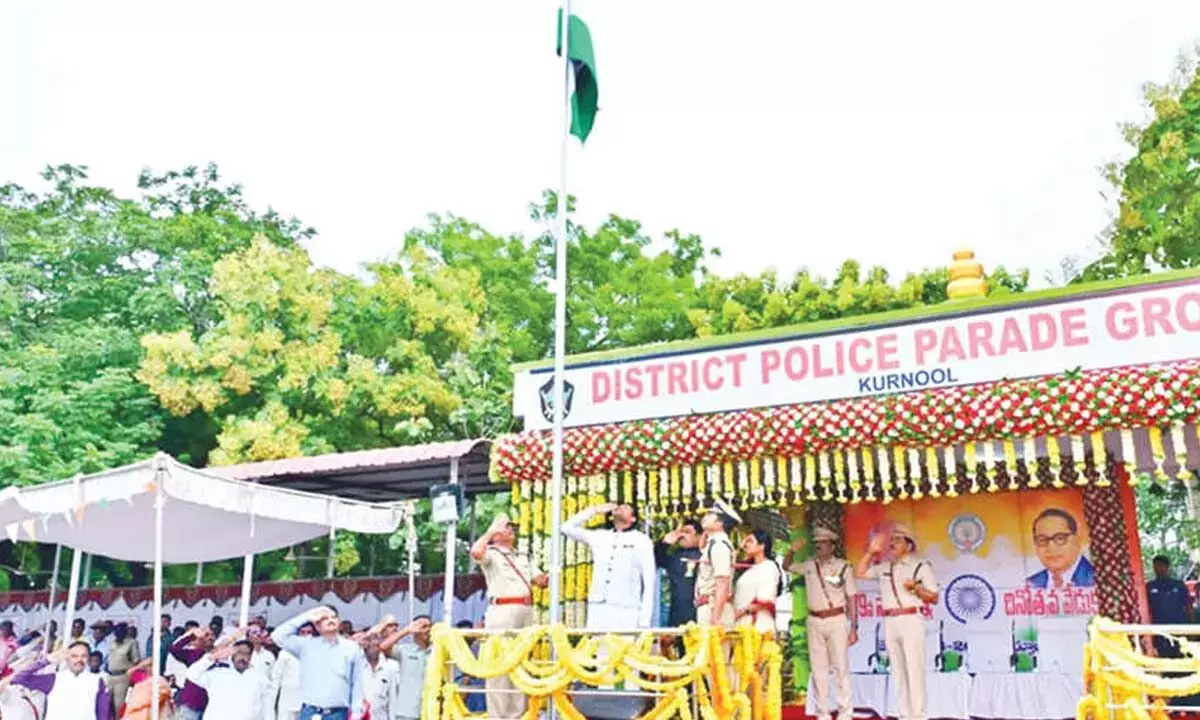 Andhra: 79वां स्वतंत्रता दिवस भव्य रूप से मनाया गया Andhra: 79वां स्वतंत्रता दिवस भव्य रूप से मनाया गया