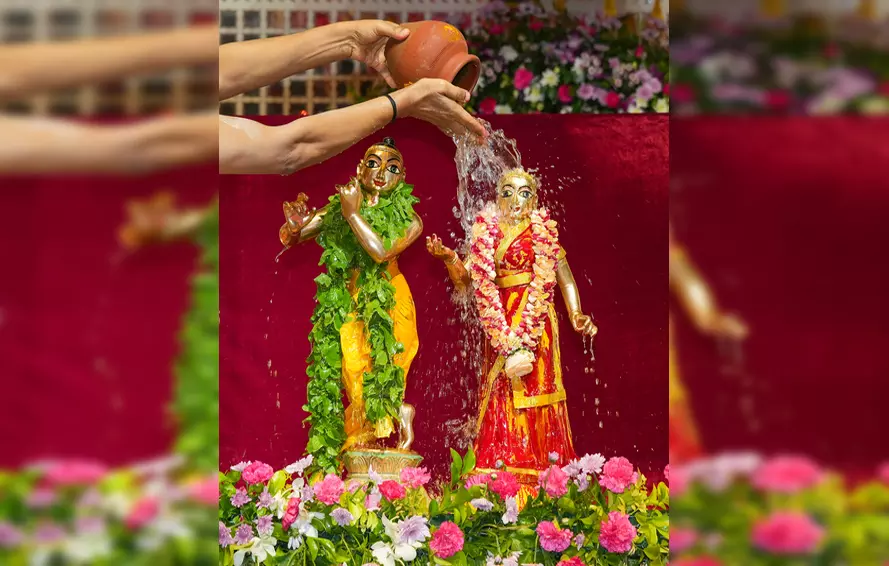 जन्माष्टमी पर रात 12 बजे करें एक छोटा सा उपाय, बरसेगी श्रीकृष्ण की कृपा जन्माष्टमी पर रात 12 बजे करें एक छोटा सा उपाय, बरसेगी श्रीकृष्ण की कृपा