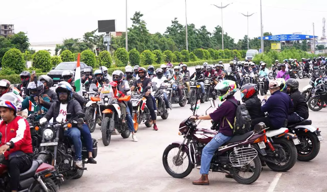 Hyderabad में तिरंगा टॉर्क 2025, फ्रीडम ऑन व्हील्स में 200 से अधिक बाइकर्स शामिल हुए Hyderabad में तिरंगा टॉर्क 2025, फ्रीडम ऑन व्हील्स में 200 से अधिक बाइकर्स शामिल हुए
