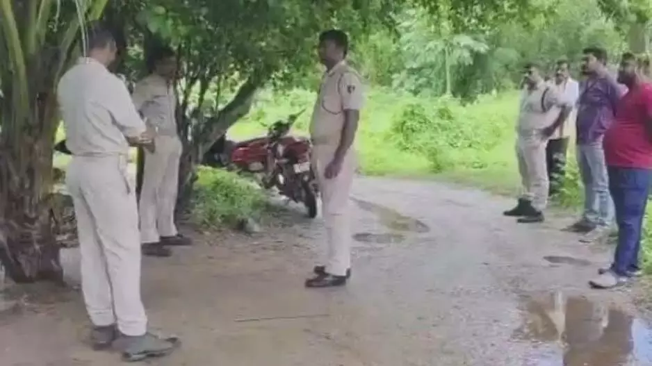 Niali: मौत का मामला, पत्नी ने ससुराल वालों को बताया जिम्मेदार Niali: मौत का मामला, पत्नी ने ससुराल वालों को बताया जिम्मेदार
