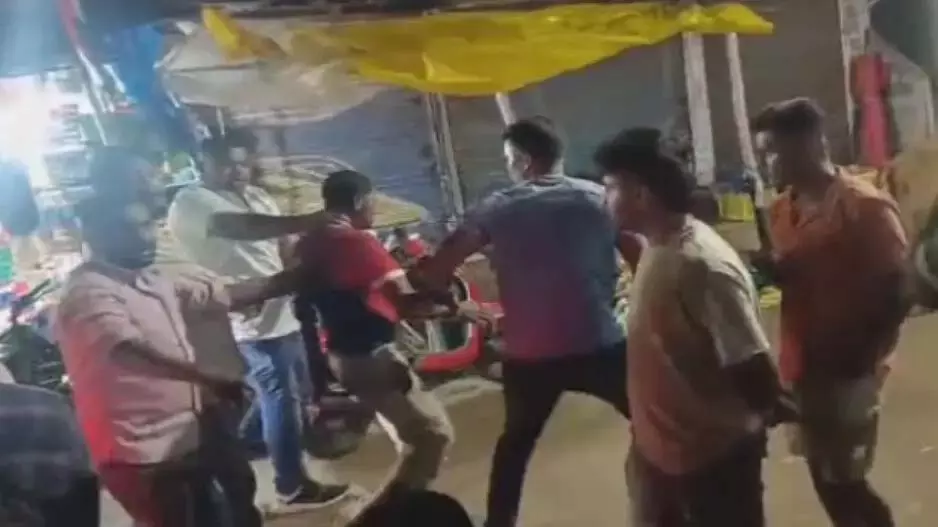 Odisha : विधायक तारा बहिनीपति पर मशाल रैली के दौरान हमला Odisha : विधायक तारा बहिनीपति पर मशाल रैली के दौरान हमला