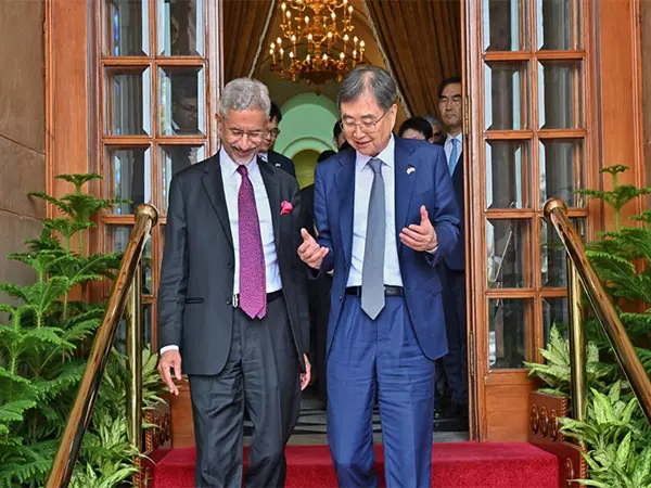 Jaishankar ने दक्षिण कोरियाई मंत्री के साथ की सकारात्मक वार्ता Jaishankar ने दक्षिण कोरियाई मंत्री के साथ की सकारात्मक वार्ता