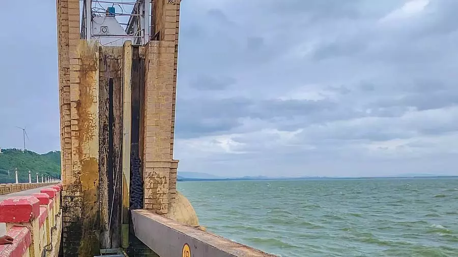 TB dam के 6 शिखर द्वारों की खराब स्थिति से किसान चिंतित TB dam के 6 शिखर द्वारों की खराब स्थिति से किसान चिंतित