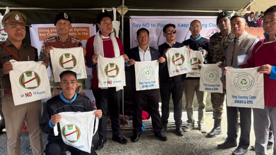 Arunachal : तवांग के छात्रों ने प्लास्टिक कचरे से निपटने के लिए बायोडिग्रेडेबल बैग अभियान शुरू Arunachal : तवांग के छात्रों ने प्लास्टिक कचरे से निपटने के लिए बायोडिग्रेडेबल बैग अभियान शुरू