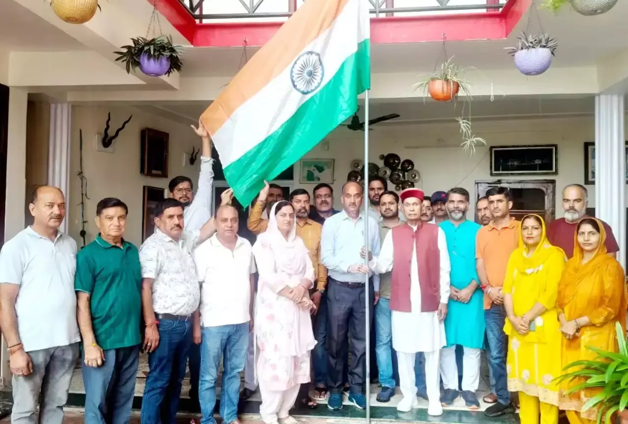 Hamirpur: स्वतंत्रता दिवस समारोह में धूमल और कार्यकर्ता हुए शामिल Hamirpur: स्वतंत्रता दिवस समारोह में धूमल और कार्यकर्ता हुए शामिल