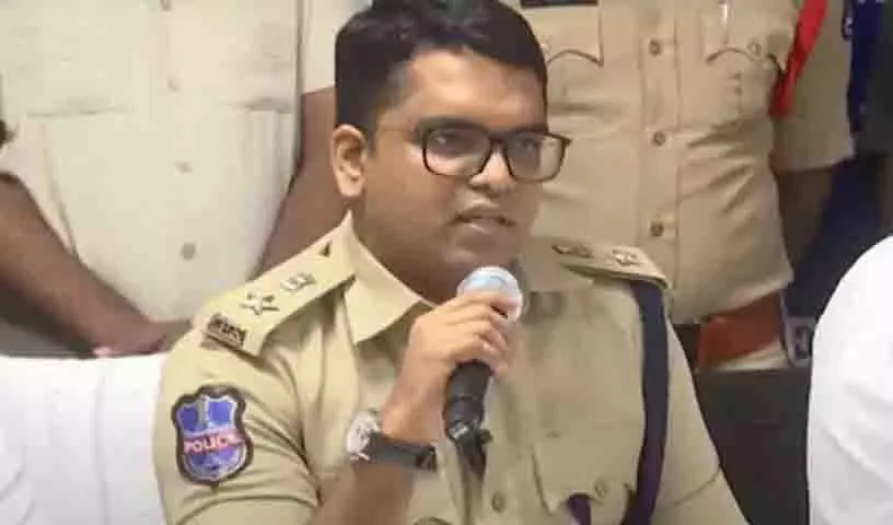 Khajana Jewellery चोरी मामले में आरोपी गिरफ्तार.. 10 किलो चांदी के आभूषण जब्त Khajana Jewellery चोरी मामले में आरोपी गिरफ्तार.. 10 किलो चांदी के आभूषण जब्त