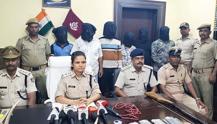 Khurda में डकैती की योजना बनाते समय चार गिरफ्तार Khurda में डकैती की योजना बनाते समय चार गिरफ्तार