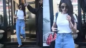 Samantha: बांद्रा की सड़कों पर फैशन का नया रिकॉर्ड बनाया Samantha: बांद्रा की सड़कों पर फैशन का नया रिकॉर्ड बनाया