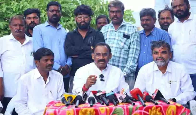 मुनुगोडे को राजगोपाल रेड्डी ने नष्ट कर दिया था: पूर्व विधायक Kusukuntla Prabhakar Reddy मुनुगोडे को राजगोपाल रेड्डी ने नष्ट कर दिया था: पूर्व विधायक Kusukuntla Prabhakar Reddy