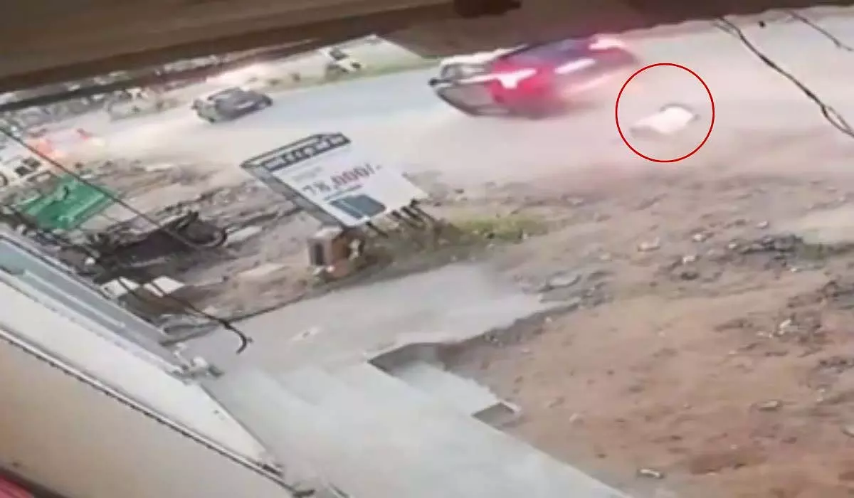 Jaipur : तेज रफ्तार कार ने रिटायर्ड सेना कैप्टन को कुचला Jaipur : तेज रफ्तार कार ने रिटायर्ड सेना कैप्टन को कुचला