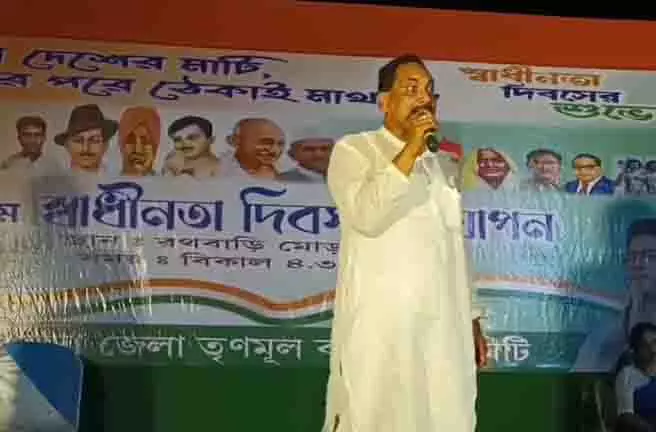Trinamool नेता की बांग्लादेश संबंधी विवादास्पद टिप्पणी पर हंगामा Trinamool नेता की बांग्लादेश संबंधी विवादास्पद टिप्पणी पर हंगामा
