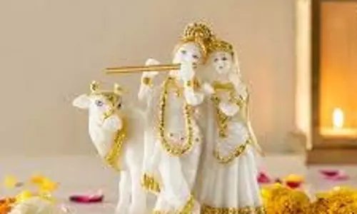 Shri Krishna Chalisa: इस जन्‍माष्‍टमी पर जरूर करें कृष्‍ण चालीसा का पाठ