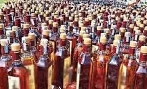 Jammu-Kashmir:  नाका चेकिंग के दौरान भारी मात्रा में अवैध शराब बरामद