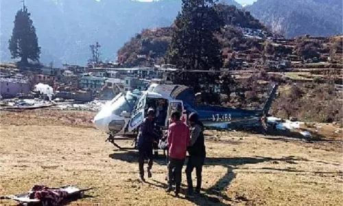 Uttarakhand: गर्भवती महिला की अचानक बिगड़ी तबीयत, स्वास्थ्य सेवा बनी जीवन रक्षक Uttarakhand: गर्भवती महिला की अचानक बिगड़ी तबीयत, स्वास्थ्य सेवा बनी जीवन रक्षक