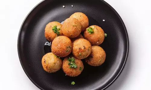 Janmashtami 2025: 10 मिनट में बनाएं साबूदाना वड़ा और हरी चटनी Janmashtami 2025: 10 मिनट में बनाएं साबूदाना वड़ा और हरी चटनी