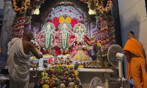जन्माष्टमी के पावन अवसर पर दिव्य अनुभव के साथ कृष्ण भक्ति में लीन नजर आए मनीष मल्होत्रा जन्माष्टमी के पावन अवसर पर दिव्य अनुभव के साथ कृष्ण भक्ति में लीन नजर आए मनीष मल्होत्रा