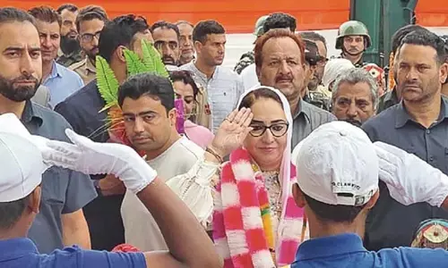 दरख्शां अंद्राबी ने श्रीनगर में वक्फ बोर्ड स्वतंत्रता दिवस समारोह की अध्यक्षता की दरख्शां अंद्राबी ने श्रीनगर में वक्फ बोर्ड स्वतंत्रता दिवस समारोह की अध्यक्षता की