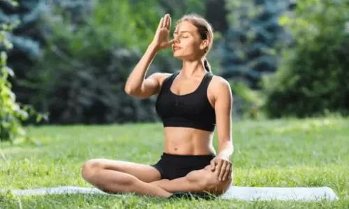 Yoga: 5 मिनट ये योगासन करने से दूर रहेगी कोई भी बीमारी Yoga: 5 मिनट ये योगासन करने से दूर रहेगी कोई भी बीमारी