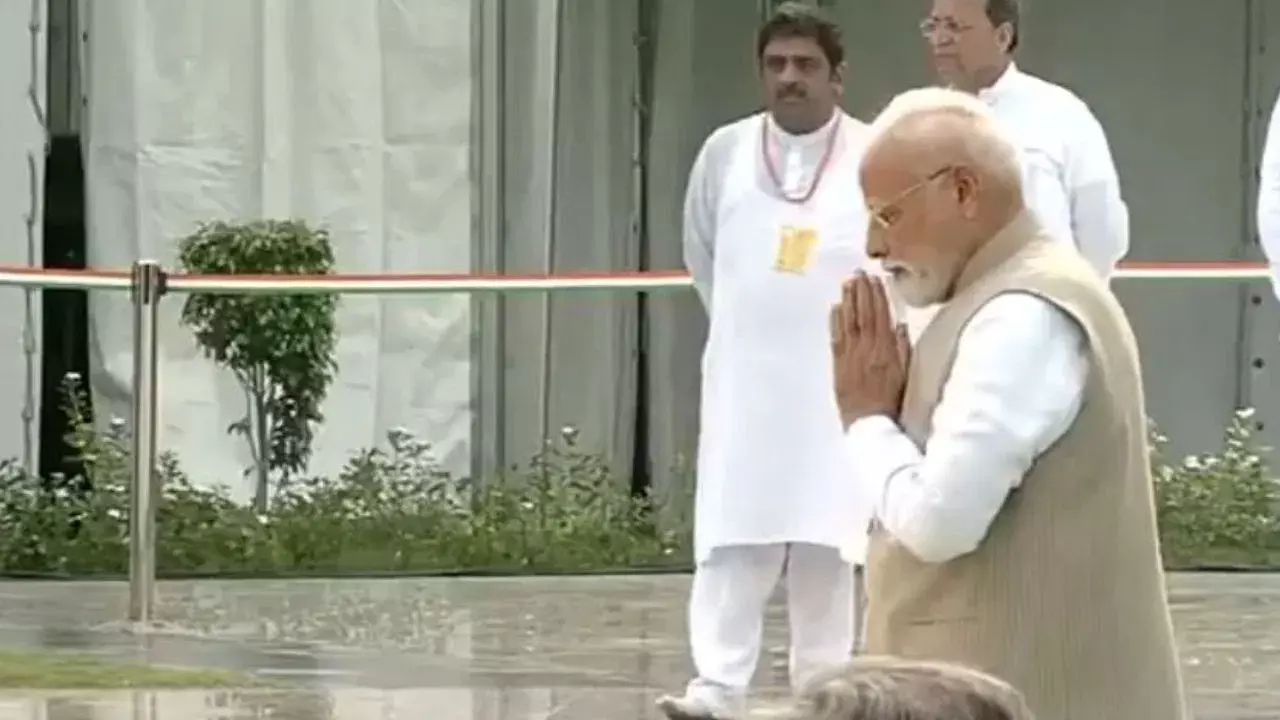 New Delhi: वाजपेयी जी की पुण्यतिथि पर राष्ट्रपति और पीएम मोदी ने किया नमन New Delhi: वाजपेयी जी की पुण्यतिथि पर राष्ट्रपति और पीएम मोदी ने किया नमन