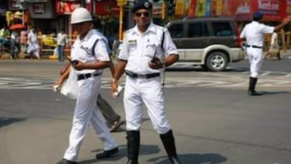 Guwahati यातायात पुलिस 16 अगस्त से फिर से सफेद वर्दी लागू करेगी Guwahati यातायात पुलिस 16 अगस्त से फिर से सफेद वर्दी लागू करेगी