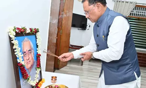 मुख्यमंत्री साय ने अटल बिहारी वाजपेयी की पुण्यतिथि पर किया नमन मुख्यमंत्री साय ने अटल बिहारी वाजपेयी की पुण्यतिथि पर किया नमन