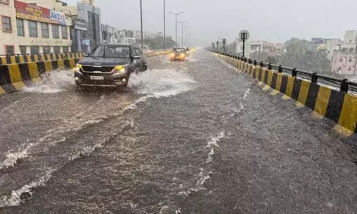 Hyderabad और आसपास के जिलों में रात भर व्यापक मध्यम बारिश हुई Hyderabad और आसपास के जिलों में रात भर व्यापक मध्यम बारिश हुई