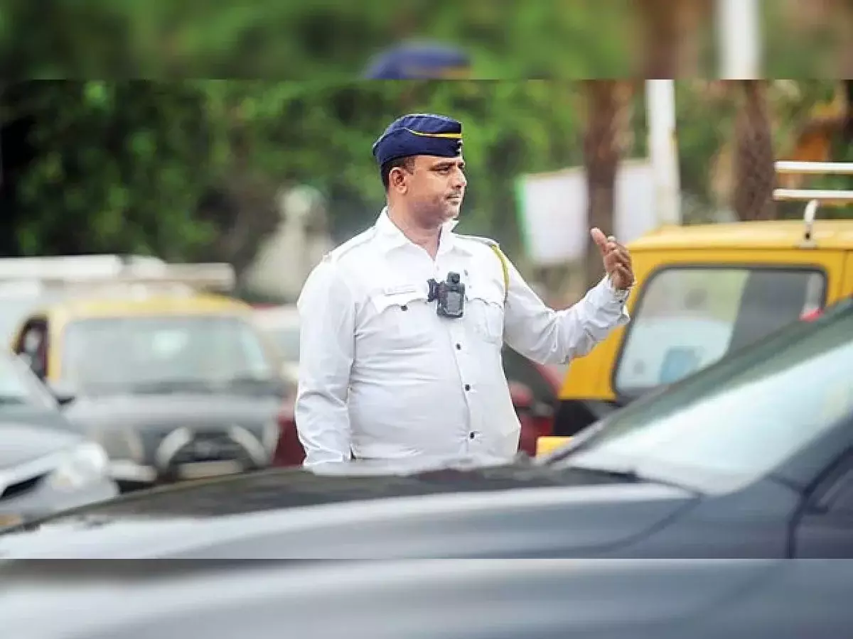 Guwahati ट्रैफिक पुलिस सफेद वर्दी में काम करेगी Guwahati ट्रैफिक पुलिस सफेद वर्दी में काम करेगी