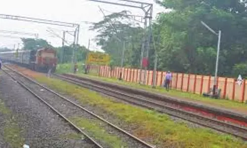 Koyilandy रेलवे स्टेशन पर गुजरात जाने वाली तीन लंबी दूरी की ट्रेनों के लिए