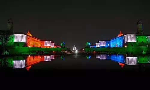 Lutyens Delhi: तिरंगे की रोशनी से जगमगाए ऐतिहासिक स्थल और सड़कें Lutyens Delhi: तिरंगे की रोशनी से जगमगाए ऐतिहासिक स्थल और सड़कें