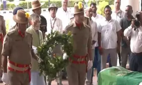 Jharkhand के राज्यपाल ने शिक्षा मंत्री रामदास सोरेन को श्रद्धांजलि दी, बेहद दुर्भाग्यपूर्ण Jharkhand के राज्यपाल ने शिक्षा मंत्री रामदास सोरेन को श्रद्धांजलि दी, बेहद दुर्भाग्यपूर्ण