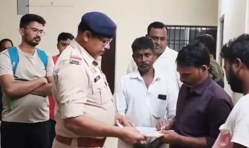 इंजीनियर बेटे ने नक्सली पिता का किया अंतिम संस्कार, कहा - मौत का कोई दुख नहीं इंजीनियर बेटे ने नक्सली पिता का किया अंतिम संस्कार, कहा - मौत का कोई दुख नहीं