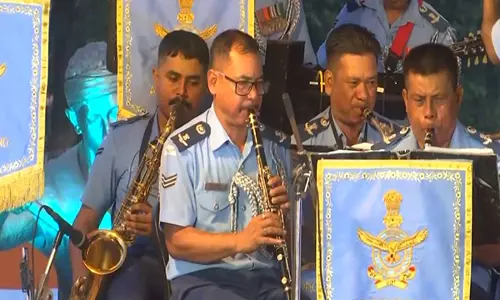 भारतीय वायुसेना के बैंड ने Guwahati में उत्साहवर्धक प्रदर्शन के साथ स्वतंत्रता दिवस मनाया भारतीय वायुसेना के बैंड ने Guwahati में उत्साहवर्धक प्रदर्शन के साथ स्वतंत्रता दिवस मनाया