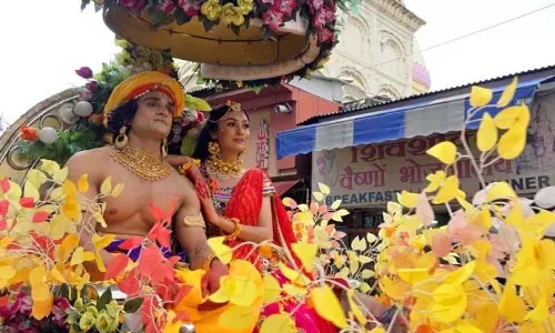 Krishna Janmashtami की पूर्व संध्या पर निकाली गई भव्य शोभा यात्रा Krishna Janmashtami की पूर्व संध्या पर निकाली गई भव्य शोभा यात्रा