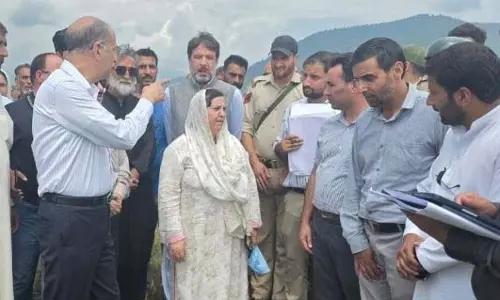 सकीना ने GMC हंदवाड़ा के निर्माण स्थल का निरीक्षण किया सकीना ने GMC हंदवाड़ा के निर्माण स्थल का निरीक्षण किया
